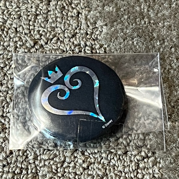 Kingdom Hearts Black & Silver Holographic Can Badge Pin Logo Japan Official Rare - Picture 4 of 7